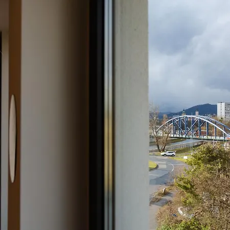 Super - Self Check In, Free Private Parking, Balcony Apartment Banska Bystrica