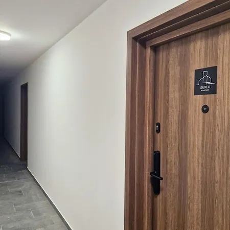 Super - Self Check In, Free Private Parking, Balcony Apartamento