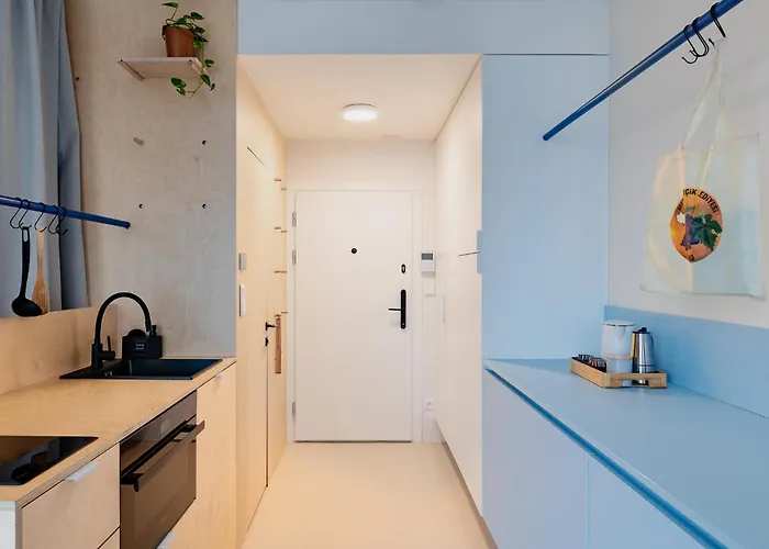 Super - Self Check In, Free Private Parking, Balcony Apartmán