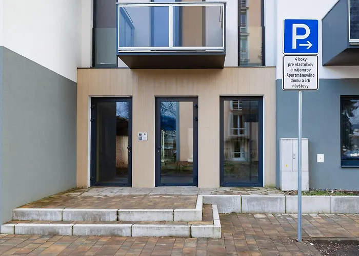 Super - Self Check In, Free Private Parking, Balcony Apartment *