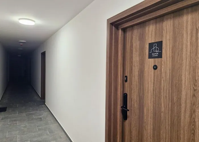 Super - Self Check In, Free Private Parking, Balcony Apartment